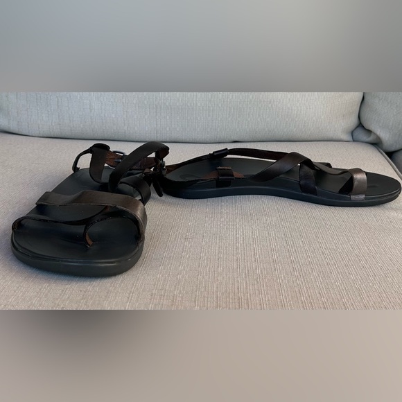 OluKai Upena Black & Silver Leather Sandals, size 10 - Picture 4 of 5